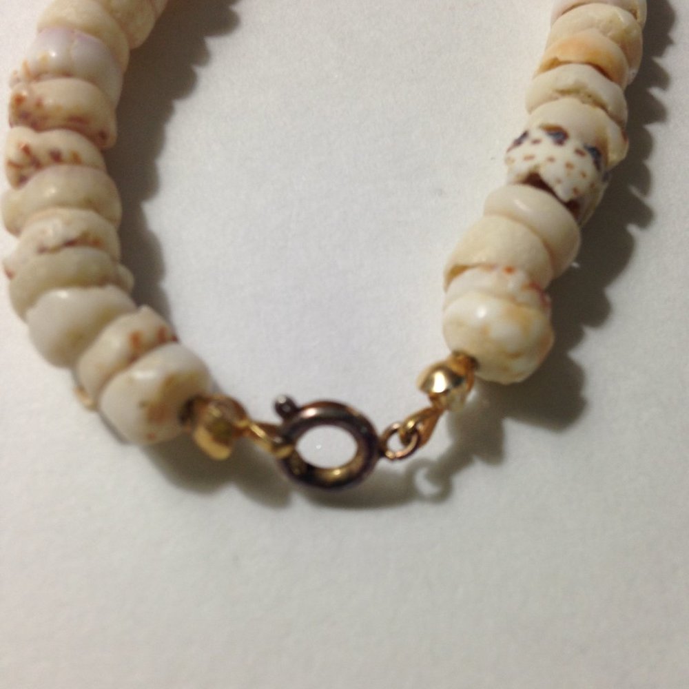Shell / Shell Like Bracelet - Picture 4 of 5